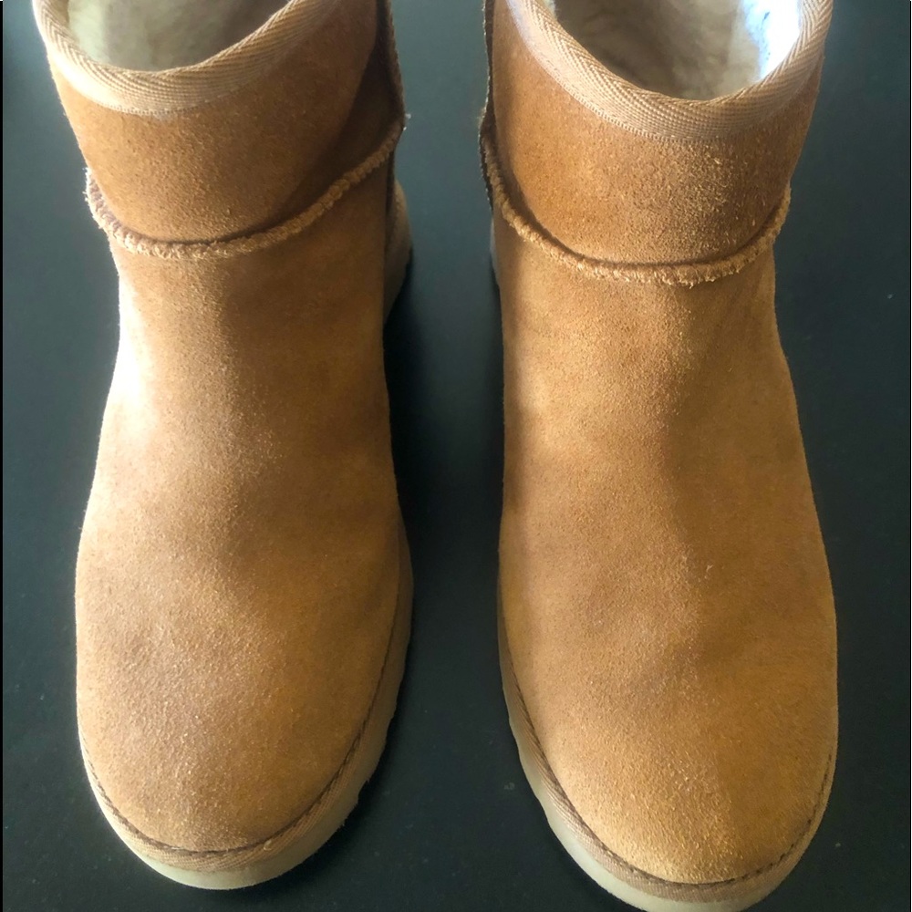 Ugg women  classic Femme Mini wedge boot - tan Size 8 .  Never worn